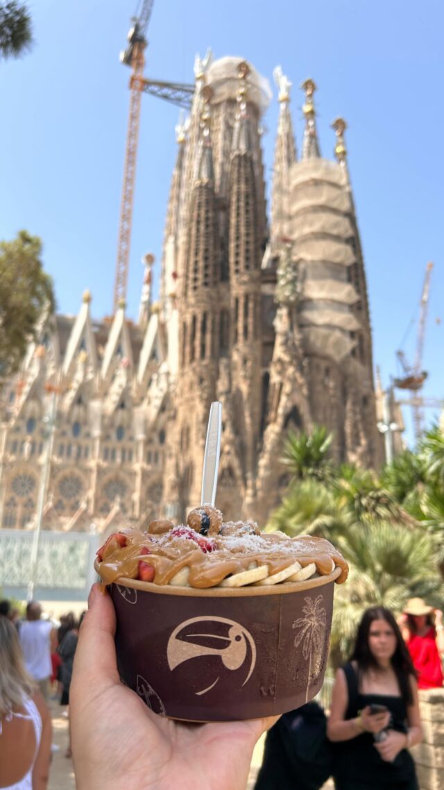 El corazón de la Amazonía llegó al centro de Barcelona y a solo 5 minutos de la Sagrada Familia🌴✨🥰 

#acai #amazoniacai #sagradafamilia #barcelona